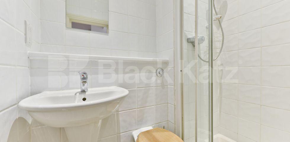 			STUNNING 1 BEDROOM PERIOD CONVERSION IN ISLINGTON, 1 Bedroom, 1 bath, 1 reception Flat			 Liverpool Road, ISLINGTON-BARNSBURY-HIGHBURY